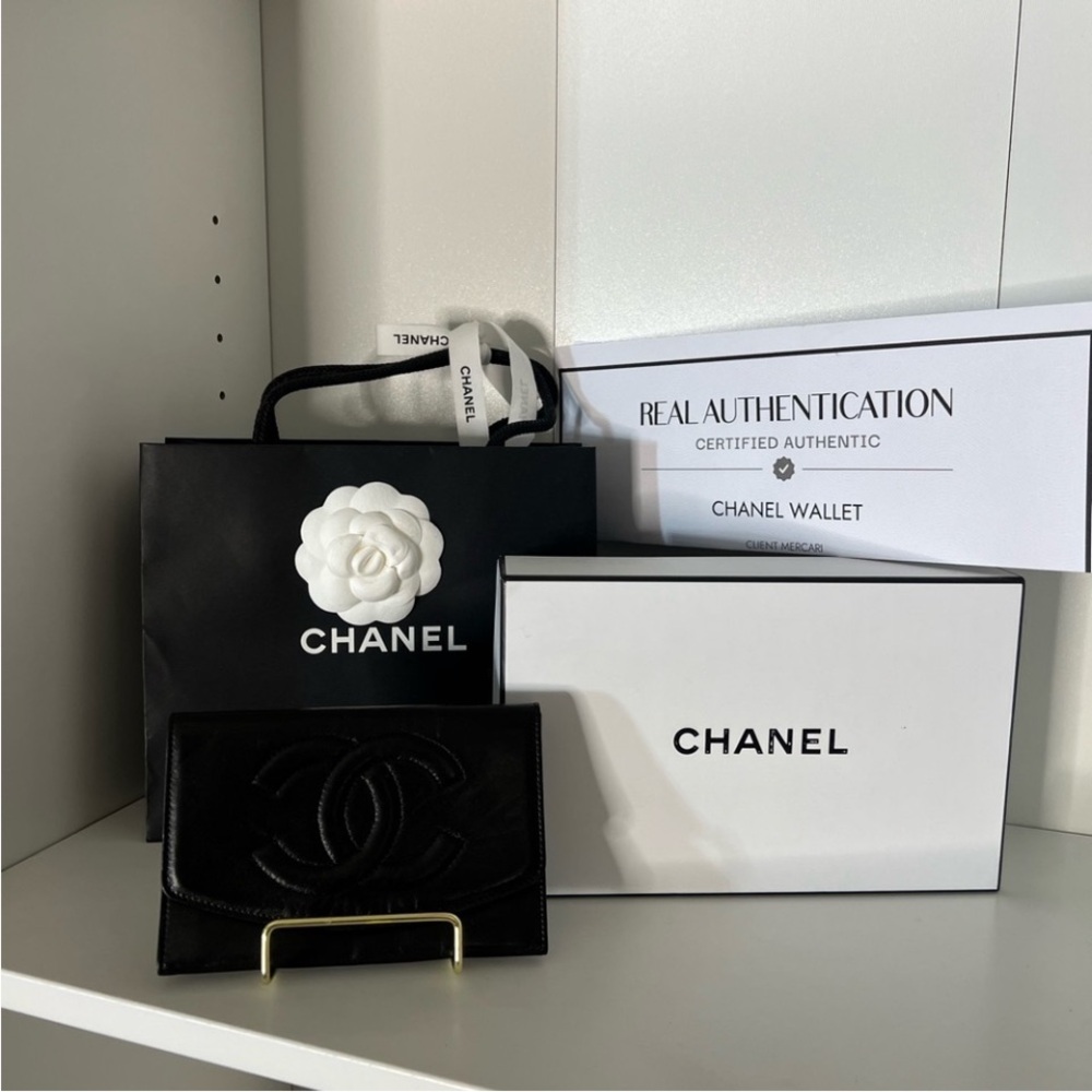Chanel Black Wallet w/ COA Lambskin Classic Logo